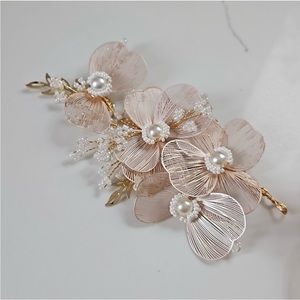 BHLDN | NWT Rose gold 2 side piece hair set with beautiful 3D flowers